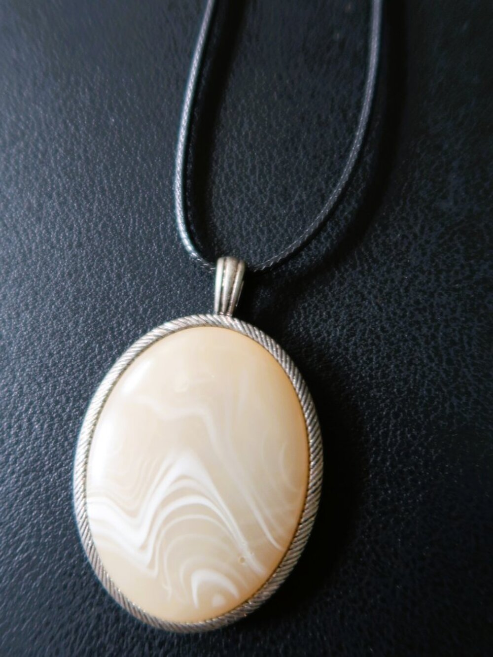 Oval Swirl Shell Agate Cream Pendant Chinese Character Marked 大 Silver Tone DIY
